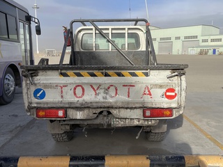 TOYOTA Landcruiser 79