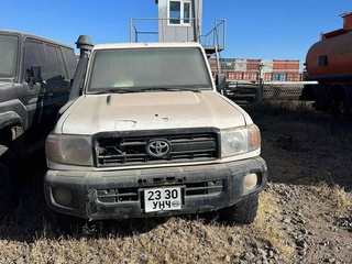 TOYOTA Landcruiser 79