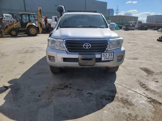 TOYOTA Landcruiser 200