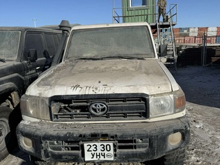 TOYOTA Landcruiser 79