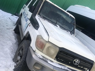 TOYOTA Landcruiser 76