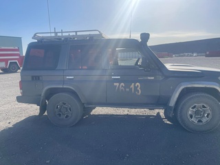 TOYOTA Landcruiser 76