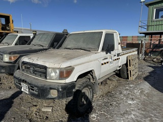 TOYOTA Landcruiser 79