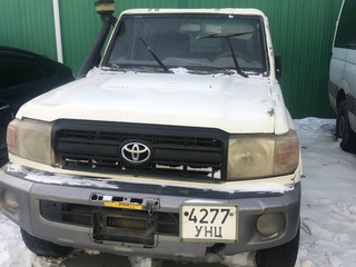 TOYOTA Landcruiser 76